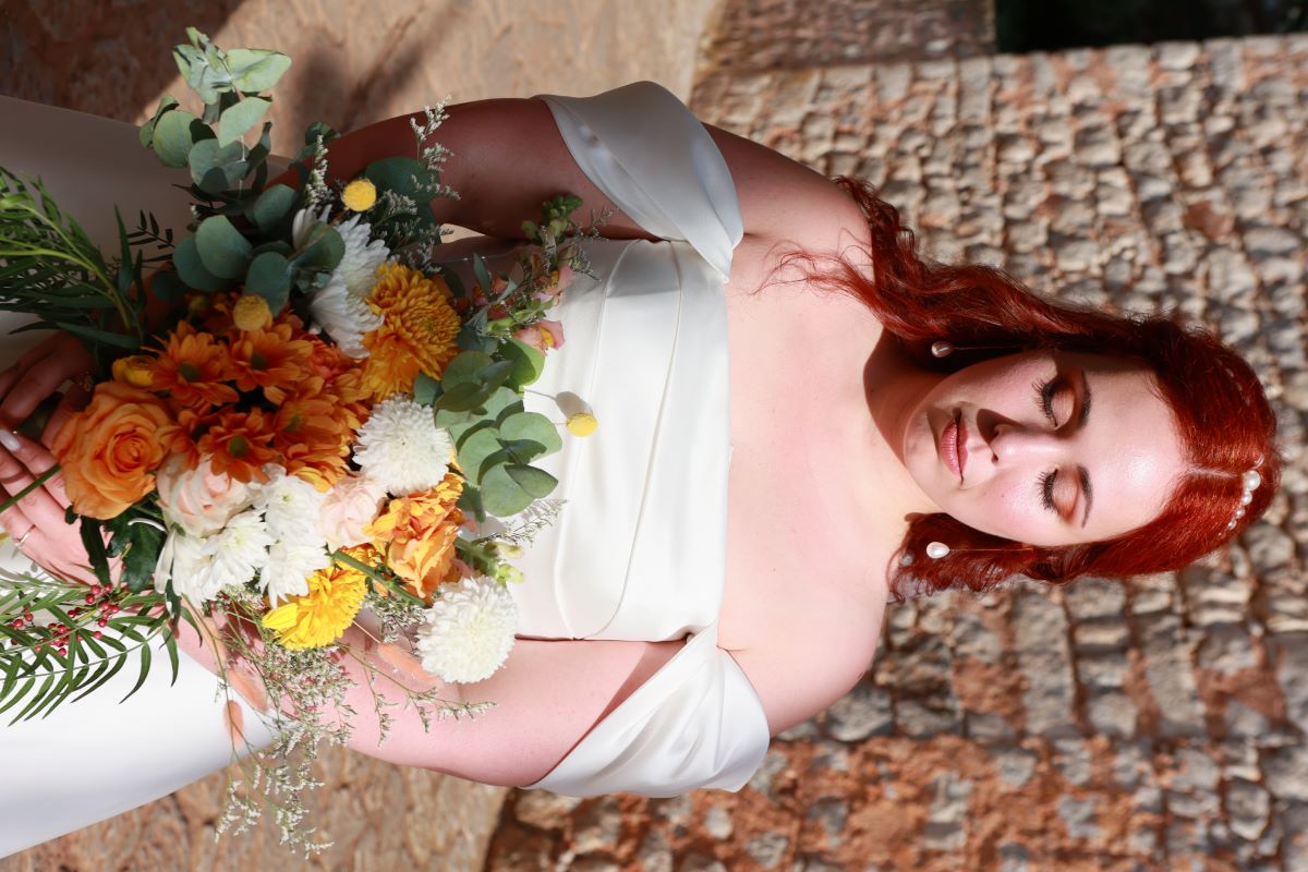 AA 17 BRIDE WITH BOUQUET