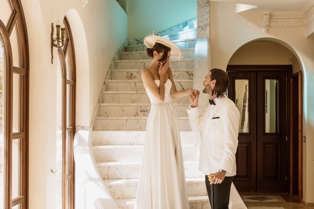 BRIDE GROOM TOUCHED 1000