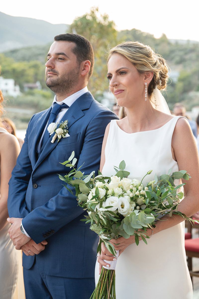 COUPLE CEREMONY SMILING