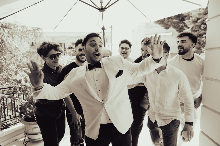GROOM WITH FRIENDS