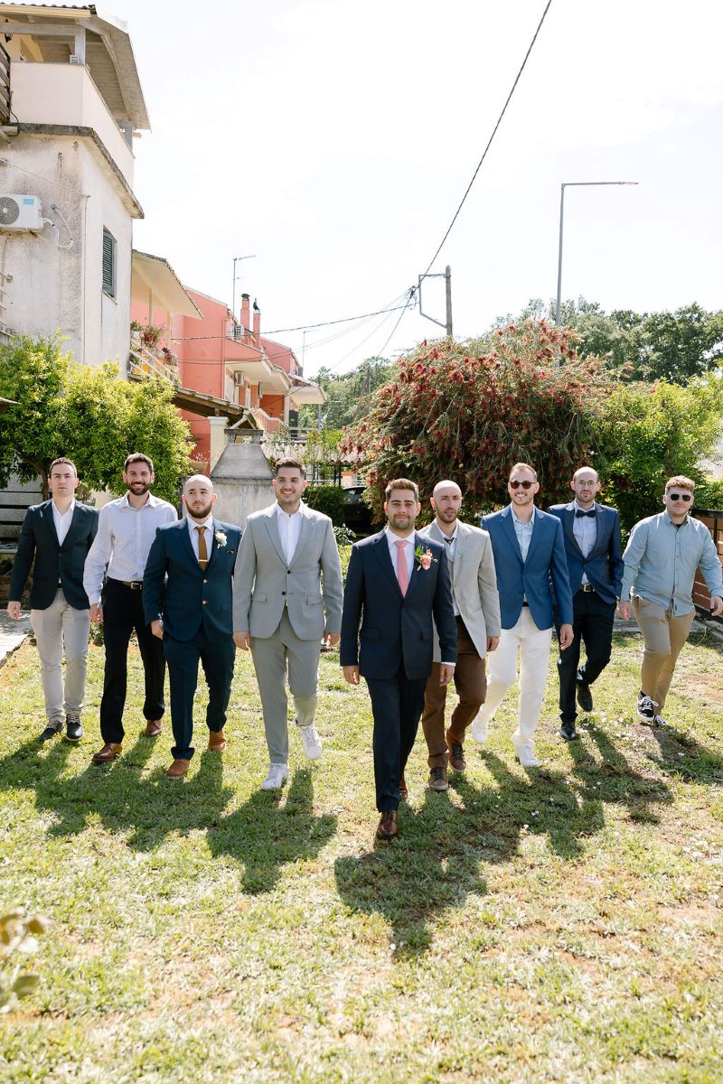 Groom and Friends 800