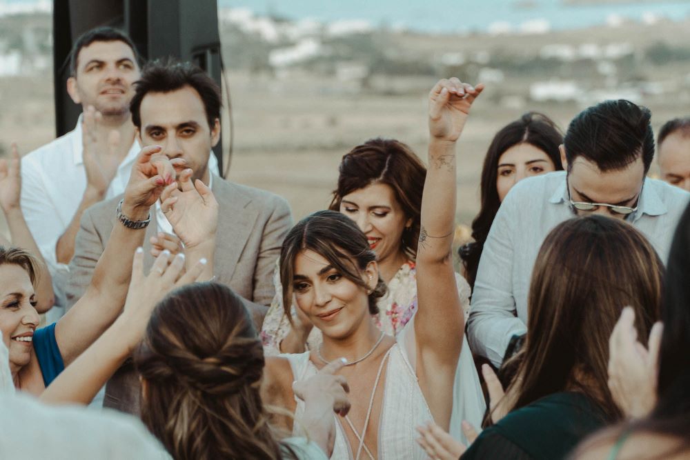 SV 89 DANCE CROWD W BRIDE