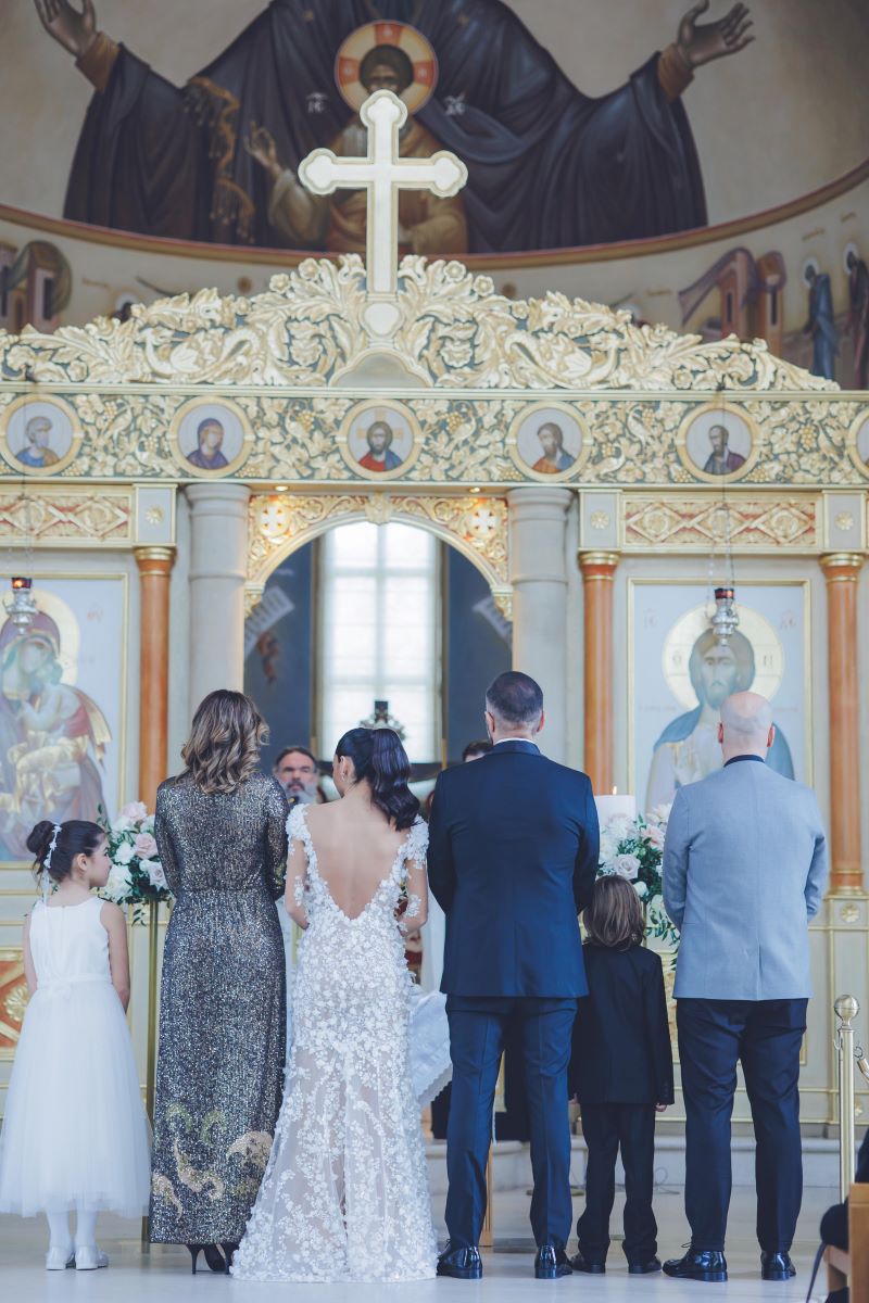 couple at altar 01