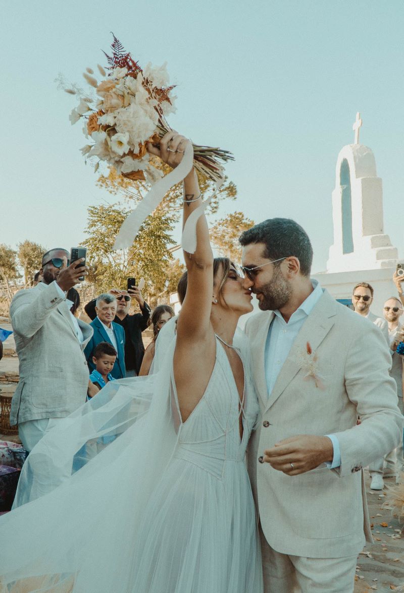 sv 78 couple kiss and bouquet